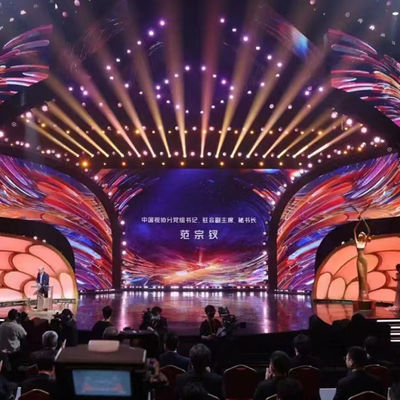 Ecrã de filme transparente LED de alto contraste, montagem modular com ângulo de visão amplo